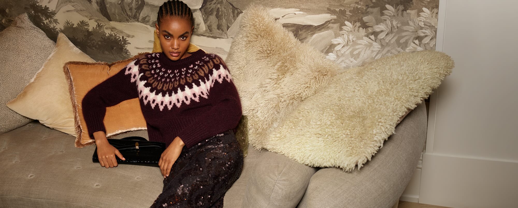 سيدة الأناقة في الاستضافة